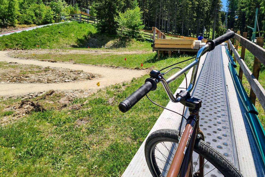 Auf zur nächsten Abfahrt - Davon bekommen die Kids nicht genug! Hinauf und direkt den nächsten Trail im Kids Bike Park Gerlitzen wieder herunter!  - © Dei Hotel Schönblick