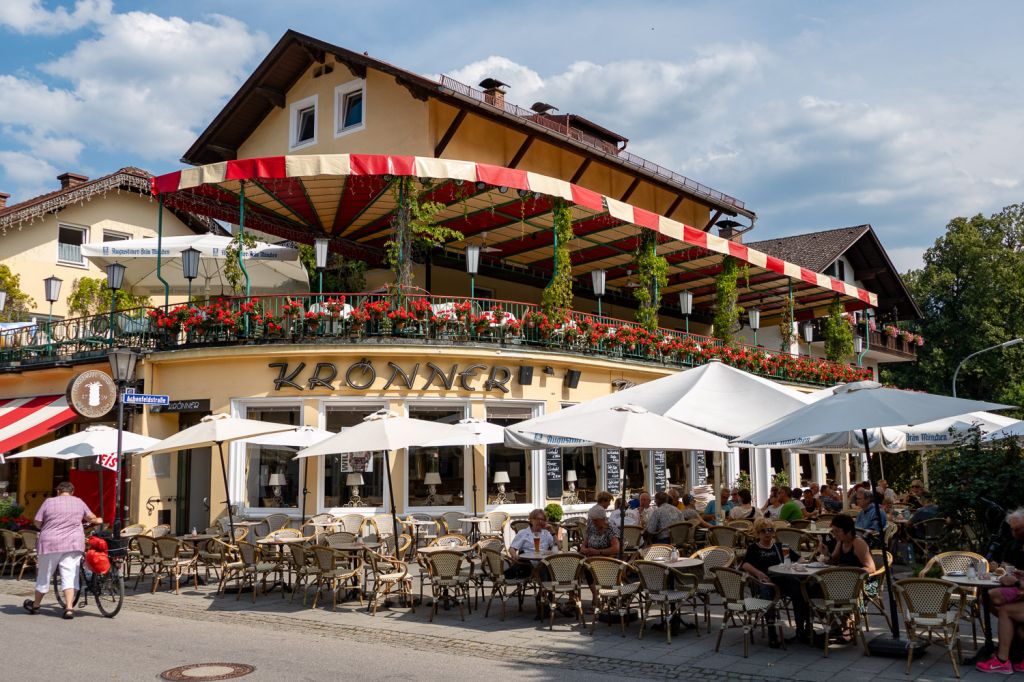 Cafe Krönner - Garmisch - Besonders bekannt und beliebt ist seit Jahrzehnten das Cafe Krönner. Hier hat schon Oma ...  - © alpintreff.de