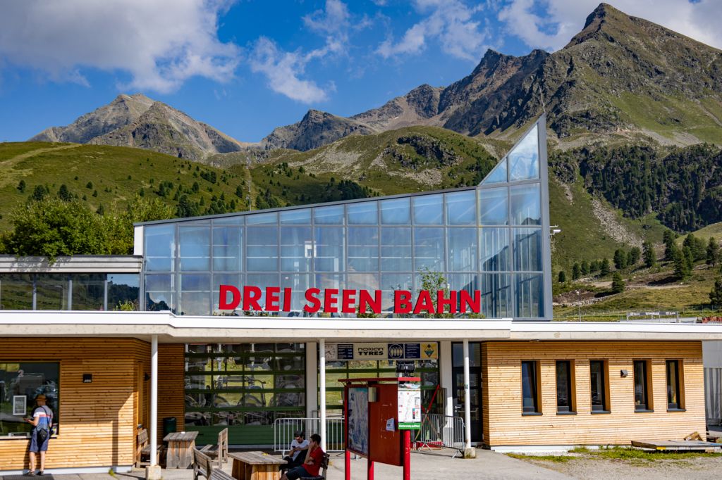 Dreiseenbahn - Kühtai in Tirol - Bergbahn-Bilder - Im Winter erschließt die Bahn vorwiegend mittelschwere Pisten. Eine davon führt auch zurück zur Talstation.  - © alpintreff.de - Christian Schön