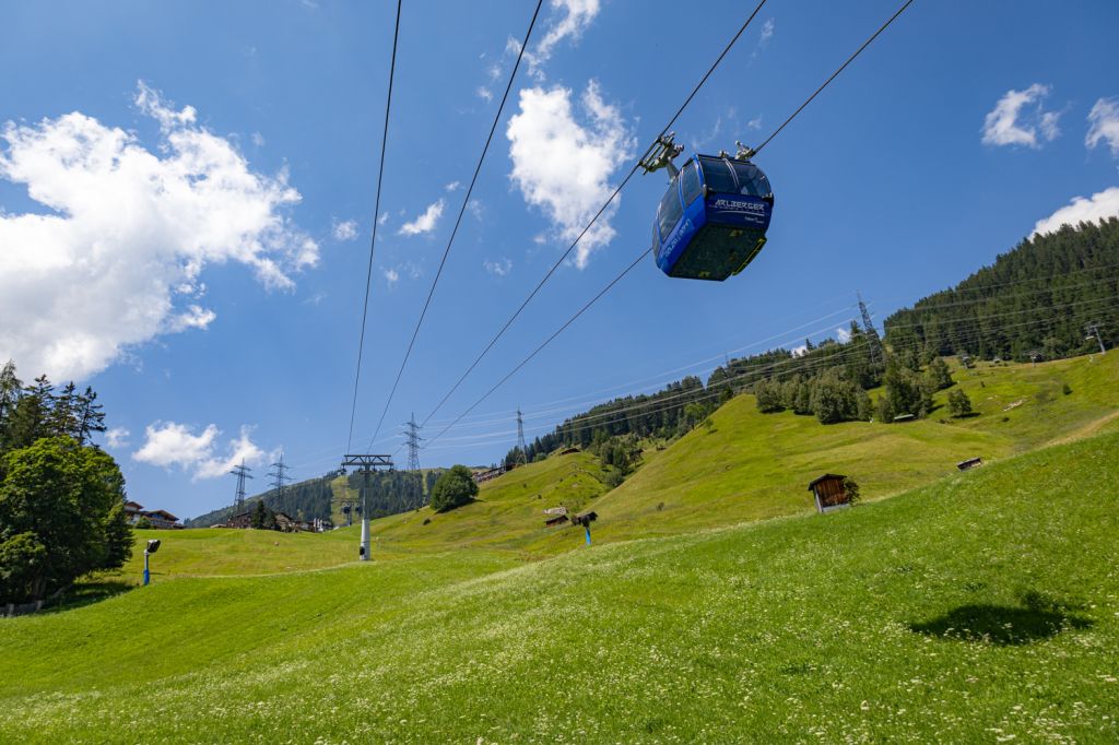 Funitel Galzigbahn - St. Anton am Arlberg - Bilder 2022 - 2.200 Personen pro Stunde schafft die Galzigbahn auf den Knotenpunkt im Skigebiet hinauf.  - © alpintreff.de - Christian Schön